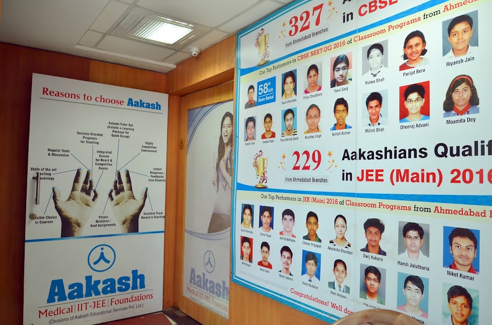 Aakash Institute Medical, IIT-JEE, Foundation, Chandkheda