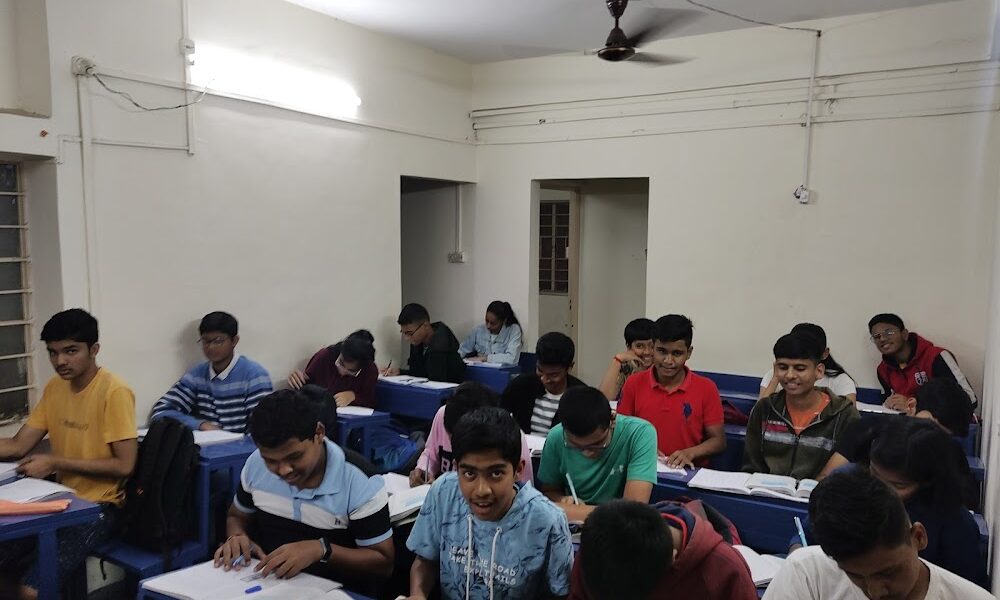 Achievers Academy [9th &10th SSC/CBSE] [11th & 12th Science Physics Chemistry Maths Bio, NEET/ JEE/ MHT-CET] Coaching Centre