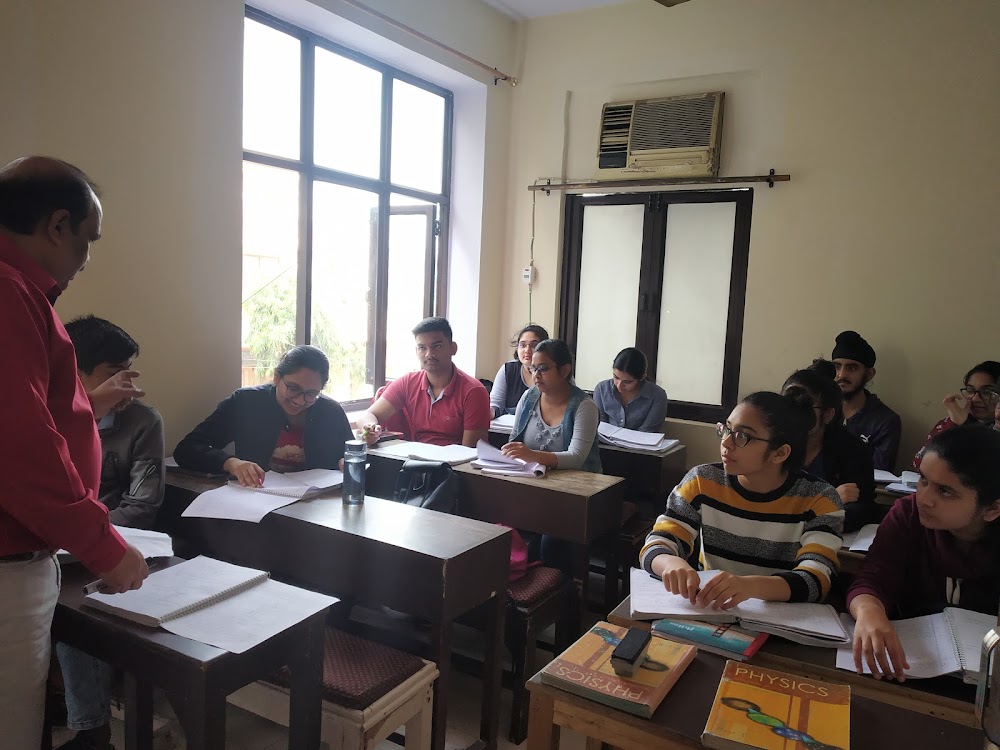 Beacon Classes- Best Coaching for Medical/NEET in Noida- Best Coaching for IIT-JEE in Noida