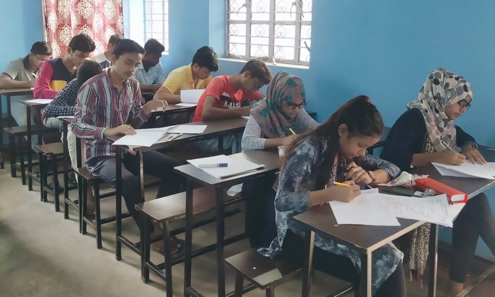 R.B Career Institute – NEET|JEE|Board Exams