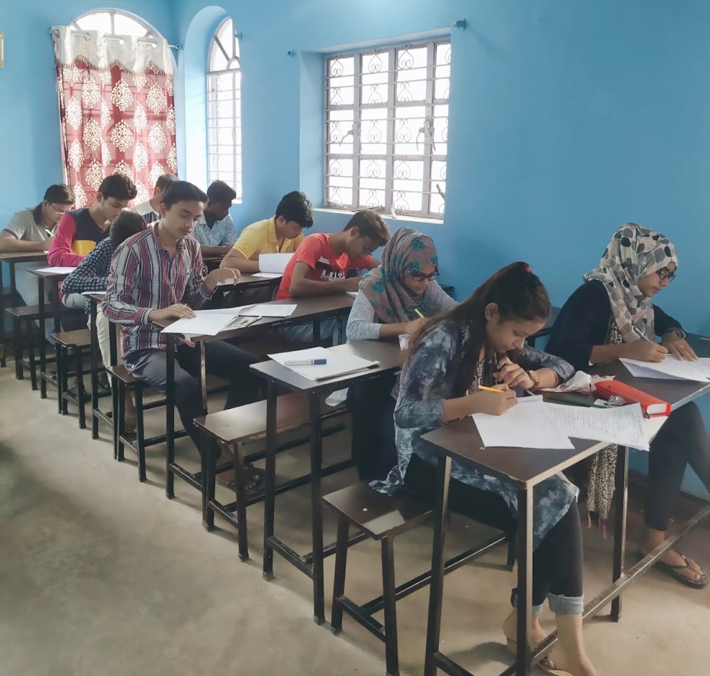 R.B Career Institute – NEET|JEE|Board Exams