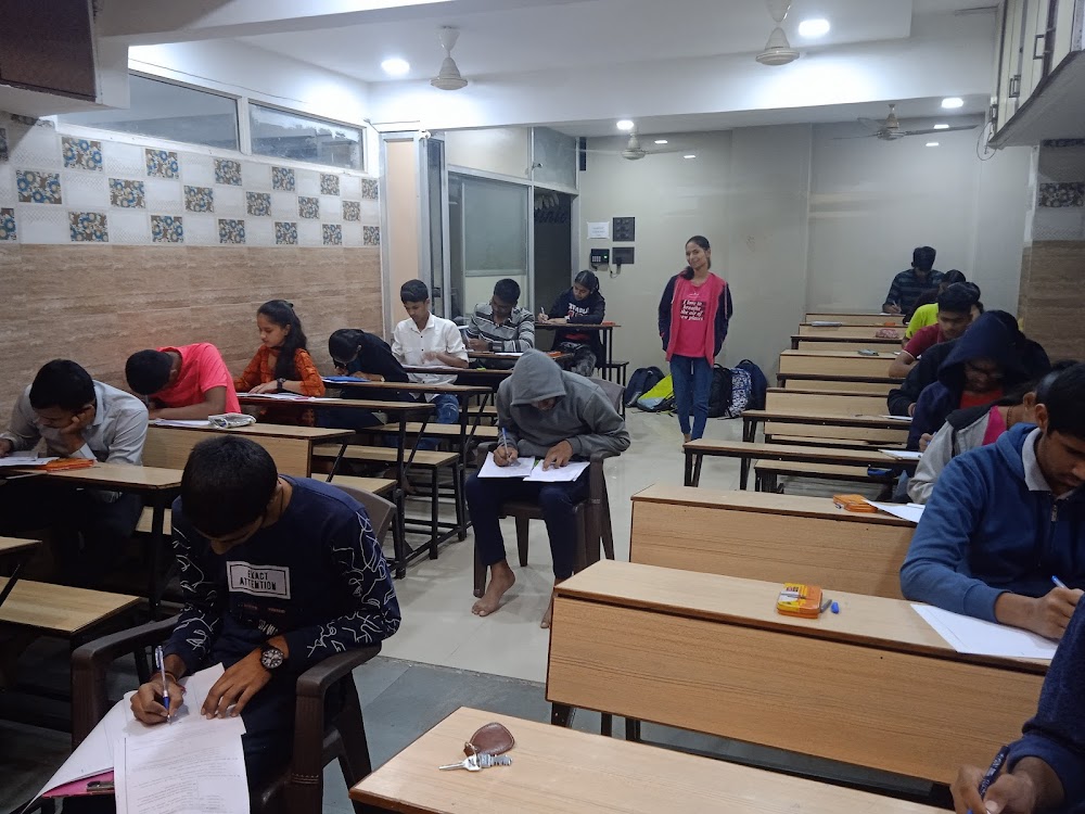 Student’s Academy – JEE/NEET/CET Classes