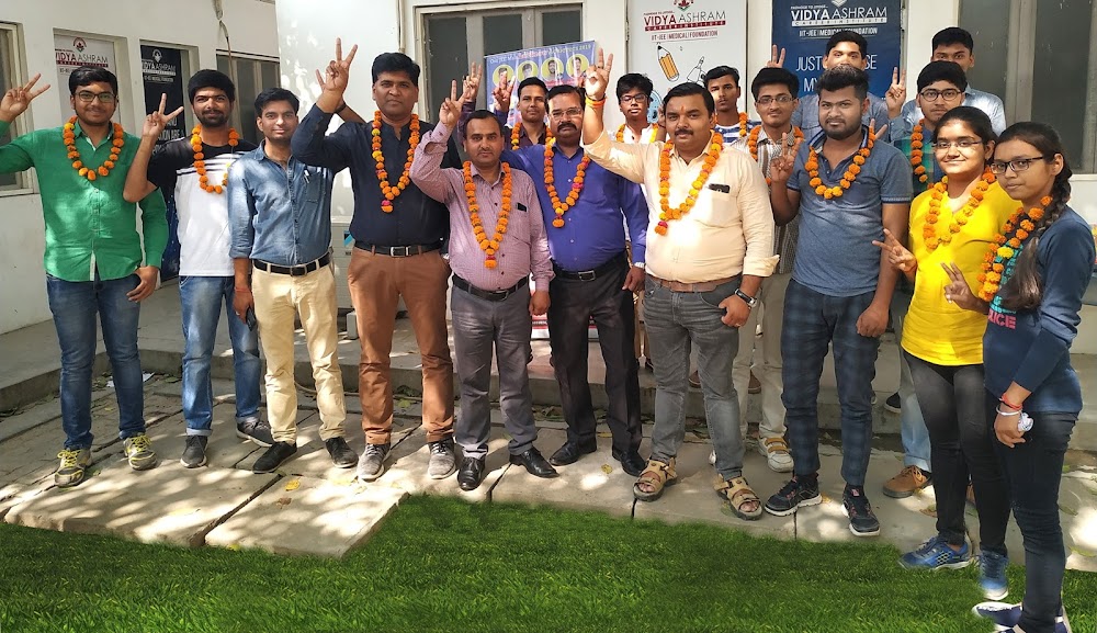 Vidya Ashram Career Institute- Best Coaching for IIT-JEE/NEET/Foundation